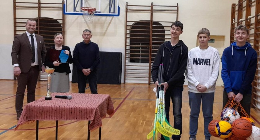 Nagrody dla sportowców z jedynki. Zacni goście uhonorowali młodych sportowców