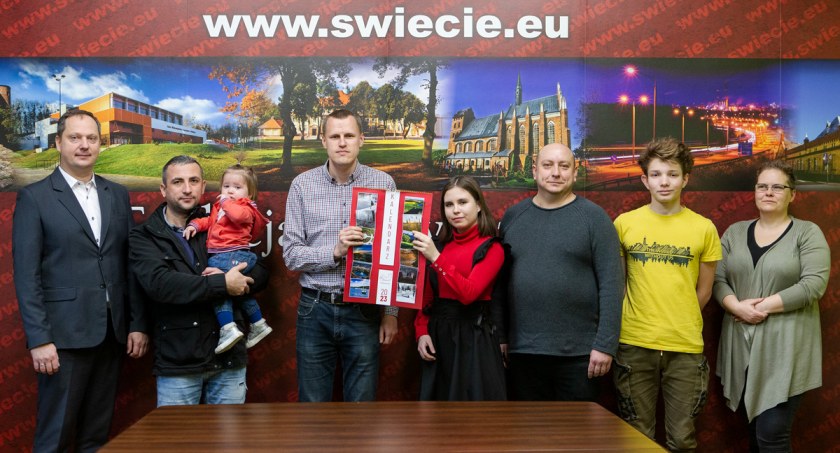 Nowy kalendarz gminny z fotogramami autorstwa mieszkańców już dostępny [ZDJĘCIA]