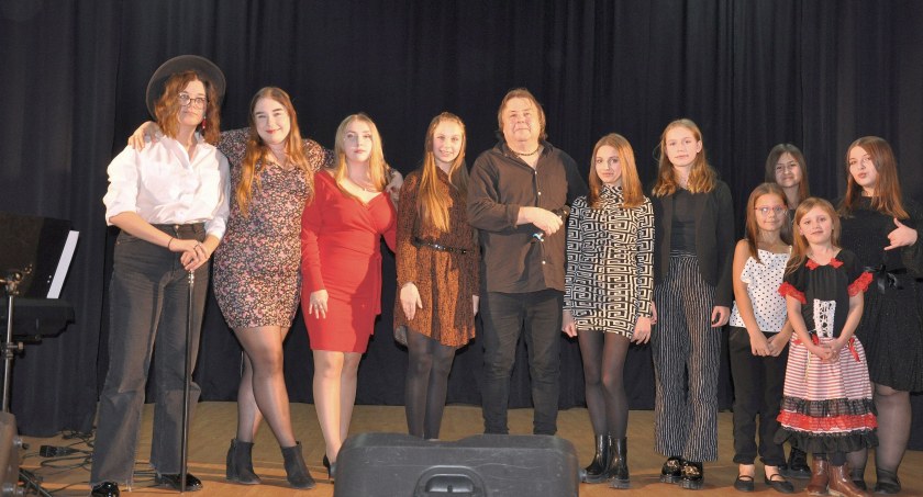 Ocalili od zapomnienia. Koncert  w Serocku. Szlagiery wyśpiewane przez artystów z Regionalnej Akademii Piosenki [ZDJĘCIA]