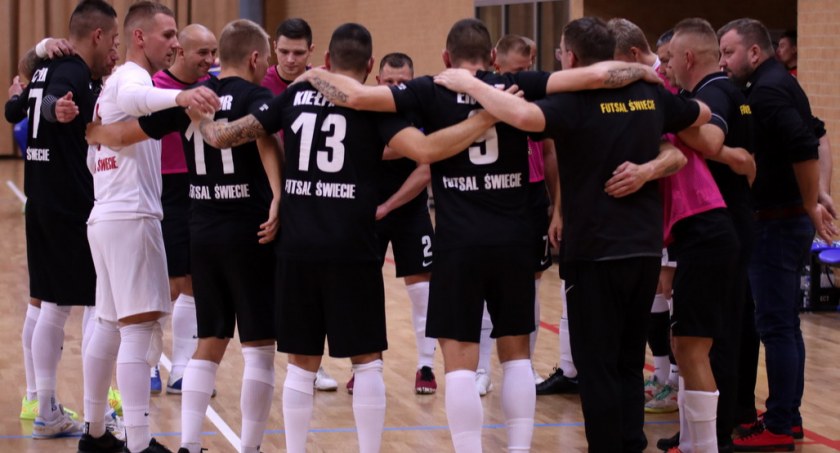 Thriller w ostatnich minutach, ale Futsal Świecie wygrał w Gnieźnie