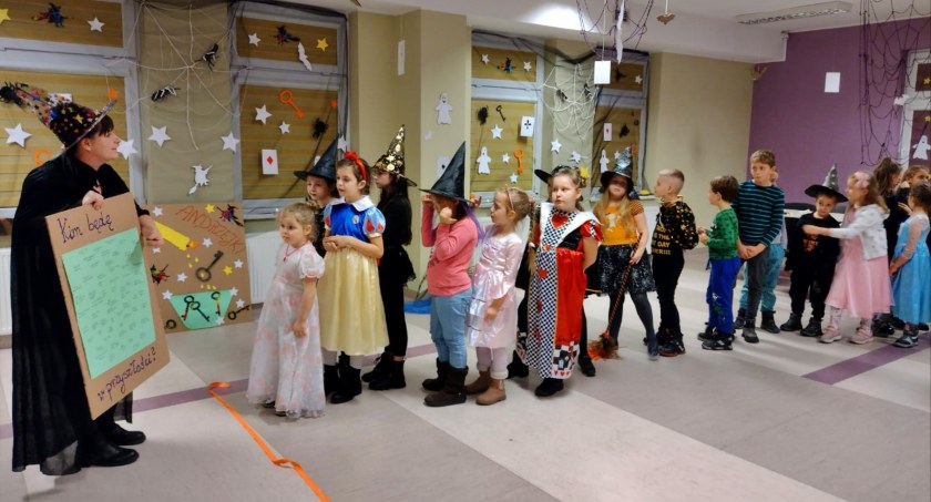 Magiczny wieczór wróżb w bukowieckiej bibliotece