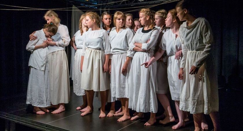Spektakl Teatru na Rogu to propozycja na spędzenie sobotniego wieczoru. Wstęp wolny