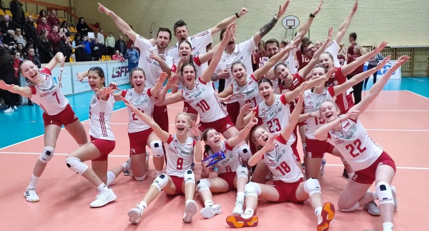 Oliwia i Wiktoria wraz z koleżankami z kadry są mistrzyniami Europy Wschodniej U-17