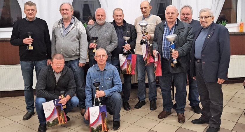 Bogdan Kłosowski najlepszy w grudniowym turnieju baśki w Świeciu. Mistrzem 2022 roku został Stanisław Kolarz
