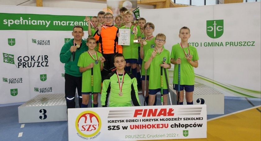 Unihokeiści z SP Pruszcz drugi raz z rzędu mistrzami województwa Igrzysk Dzieci [ZDJĘCIA]