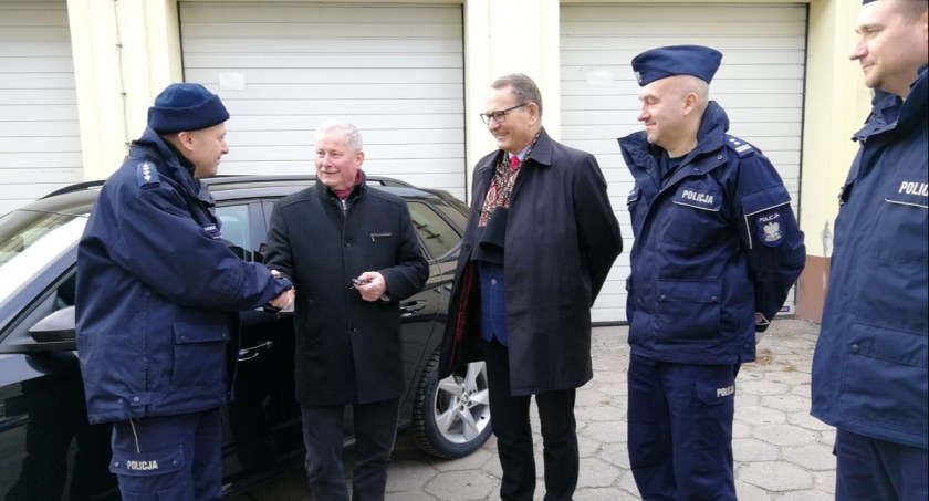 Policjanci mają nowy radiowóz. Flotę powiększyła nieoznakowana skoda