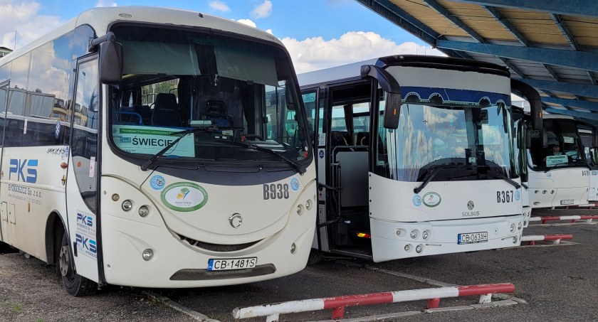 Przewozy autobusowe w powiecie świeckim. Wojewoda podpisał umowy