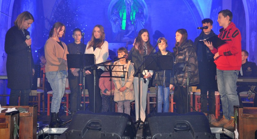 Kolędy, pastorałki, piosenki lekkie, łatwe i przyjemne. W Świekatowie odbył się wyjątkowy koncert [ZDJĘCIA]