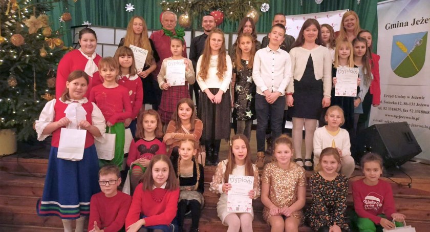 Śpiewać każdy może. W Laskowicach odbył się V Regionalny Festiwal Kolęd i Piosenek Świątecznych [ZDJĘCIA]