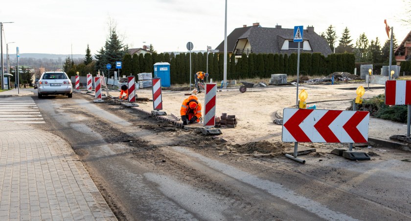 Przebudowa skrzyżowania ulic Małcużyńskiego i Wieniawskiego. Kiedy zakończenie prac?