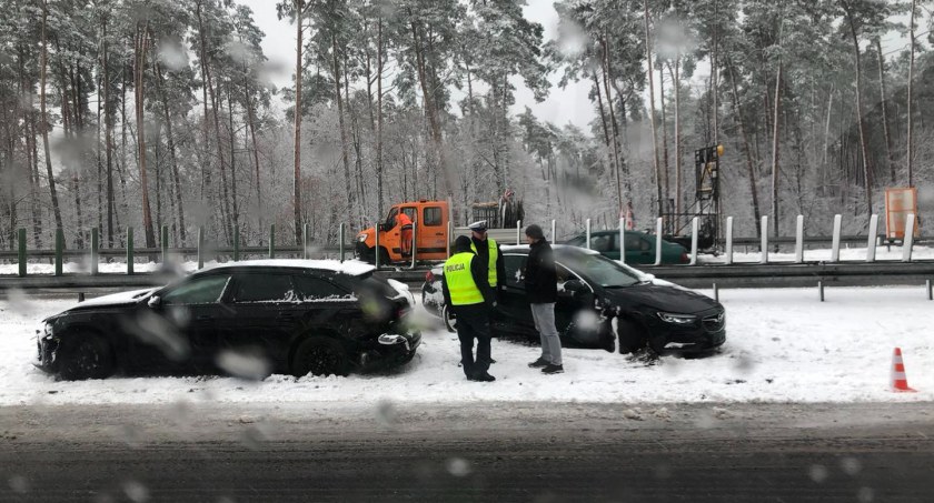 Karambol na autostradzie A1, zderzenie ciężarówek na trasie S5. Trudne warunki na drogach