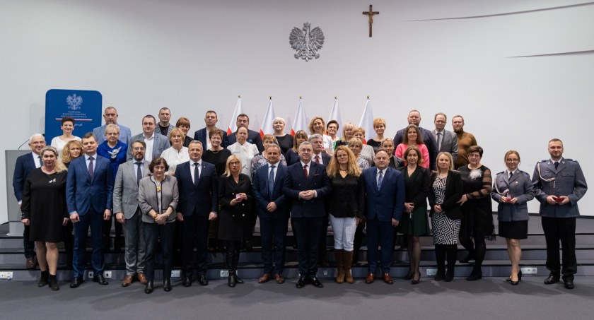 Wręczono odznaki za zasługi dla ochrony zdrowia. Wśród wyróżnionych są przedstawiciele powiatu świeckiego