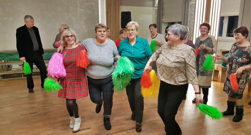Karnawałowy bal seniorów. Zabawę zorganizowano w Bukowcu [ZDJĘCIA]