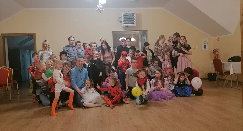 Ferie w Łowinie rozpoczęte. Przygotowano z tej okazji specjalny bal [ZDJĘCIA]