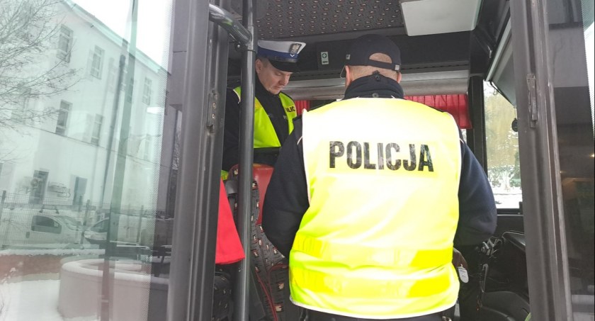 Autobusy pod lupą świeckich policjantów. Służby informują o wynikach kontroli