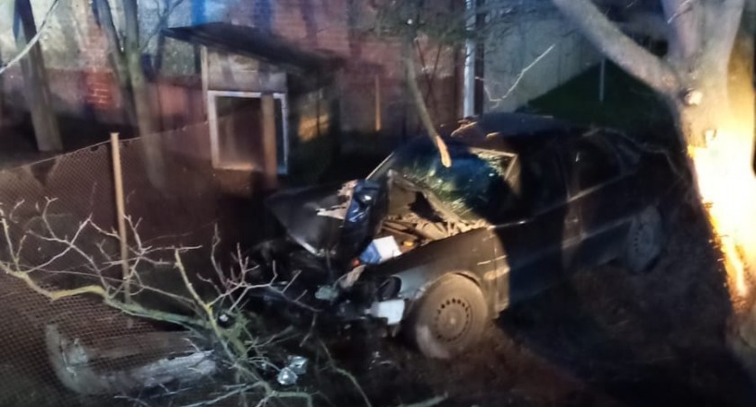 Poważny wypadek w Górnym Grucznie. Autem podróżowało pięć osób