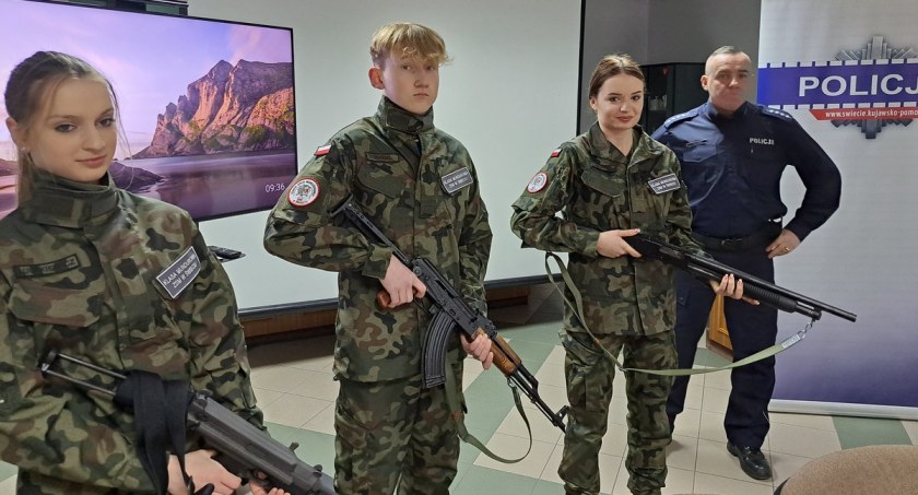 Zostań kimś wyjątkowym. Tak policjanci ze Świecia zachęcali młodzież do wstąpienia w ich szeregi [ZDJĘCIA]