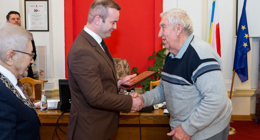 Czesław Wejner przestał pełnić obowiązki prezesa Koła Pszczelarzy w Świeciu. Podziękowali mu burmistrz i przewodniczący rady