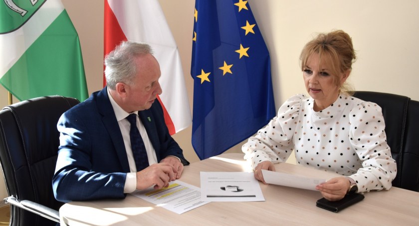 Burmistrz Pruszcza spotkał się z posłanką Iwoną Kozłowską. - Przekazałem wiele informacji o problemach z jakimi musi się mierzyć samorząd 