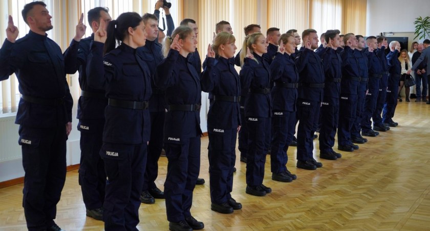 Podniosła uroczystość w Bydgoszczy. Przyjęto nowych policjantów [ZDJĘCIA]