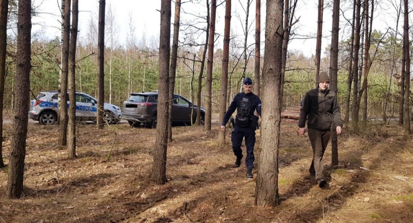 Policjanci w lesie. Co sprawdzano?