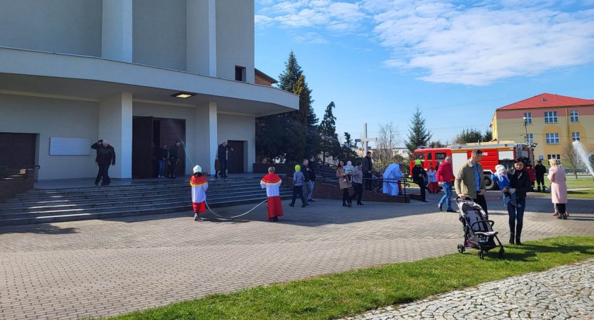 Lany poniedziałek w Pruszczu. Proboszcz przygotował coś specjalnego [ZDJĘCIA]