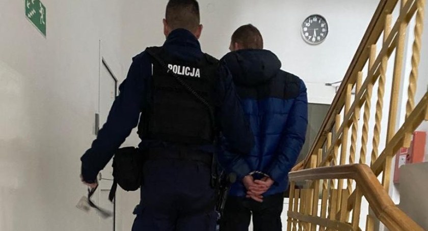 Włamanie do domu na terenie gminy Świecie. Jeden ze sprawców sam zgłosił się na policję