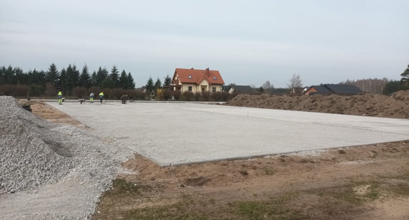 Trwa budowa boiska w Gródku. Koszt zadania to 1 mln 588 tys. zł