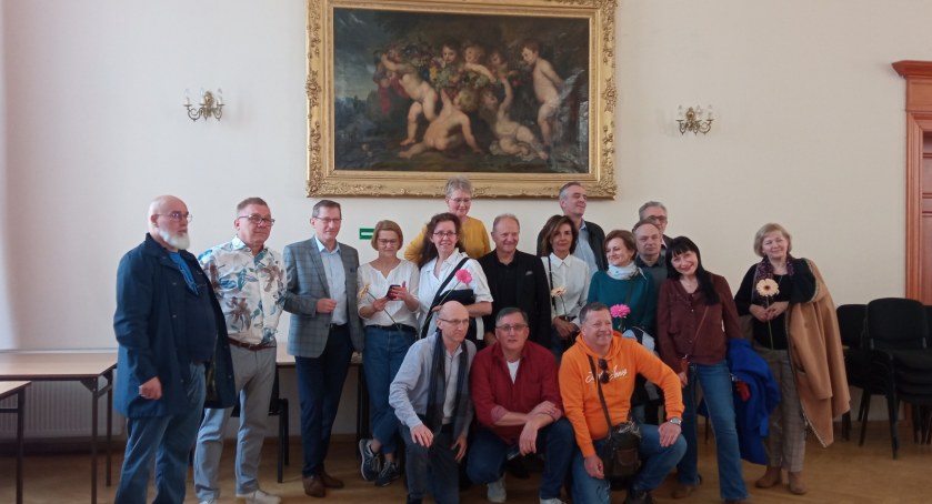Po wielu latach odwiedzili swoją szkołę. Wspomnień nie brakowało