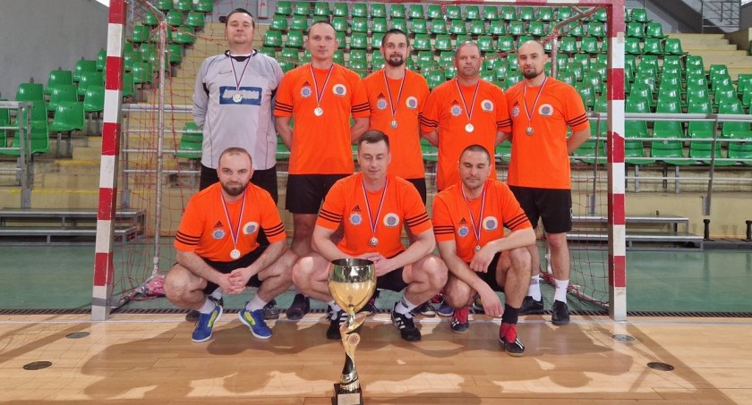 Policjanci ze Świecia wicemistrzami województwa w futsalu. Do złota zabrakło niewiele 