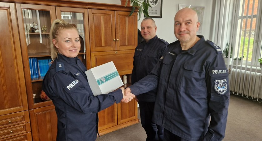 Policjanci ze Świecia otrzymali nowe fantomy. Pomogą doskonalić się w zakresie udzielania pierwszej pomocy