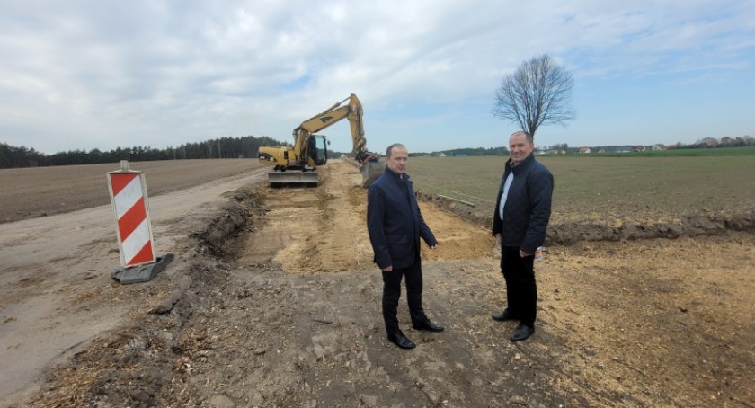 Kilometr nowej drogi w Osiu. Koszt inwestycji to ponad 3 mln 500 tys. zł