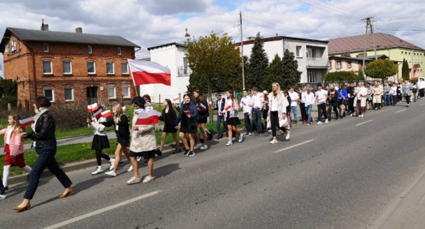 Obchody świąt majowych. Ulicami Jeżewa przeszedł marsz patriotyczny [ZDJĘCIA]
