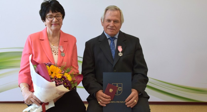 Państwo Teresa i Józef Skrzoska obchodzili jubileusz 50-lecia ślubu. Burmistrz wręczył medale [ZDJĘCIA]