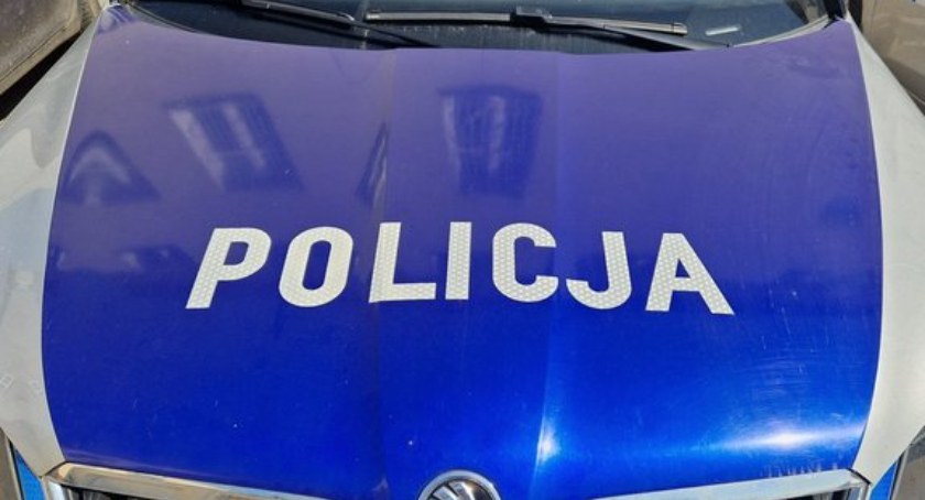 Siedział w zaparkowanym bmw. Policjanci wyczuli intensywny zapach marihuany