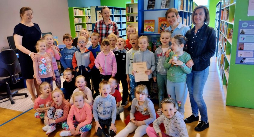 Trwa Tydzień Bibliotek. Z tej okazji przedszkolaki odwiedziły placówkę w Bukowcu i filię w Przysiersku