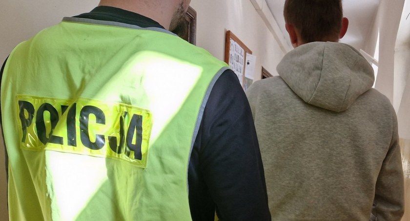 Policjanci przeszukali mieszkanie w gm. Świecie. Znaleźli narkotyki