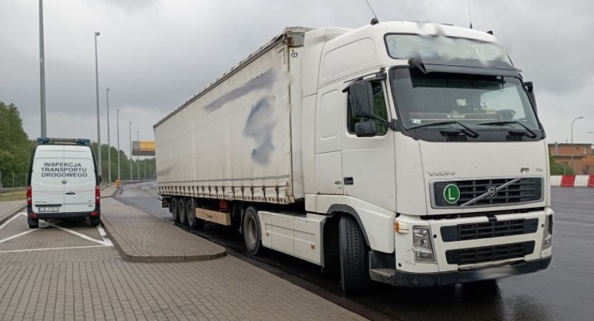 Kierował ciężarówką bez przeglądu technicznego. Stwierdzono niebezpieczne usterki [ZDJĘCIA]