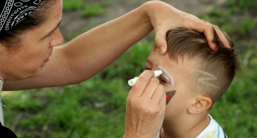 Piknik rodzinny przy Szkole Podstawowej w Łowinku. Zaplanowano wiele atrakcji