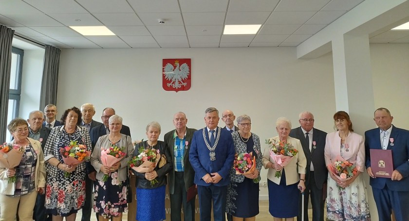 Złote Gody w gminie Świekatowo. Wręczono medale za długoletni staż małżeński [ZDJĘCIA]