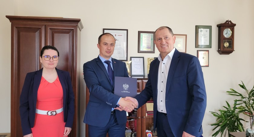 Budowa ulicy w Łążku z dofinansowaniem. Podpisano umowę