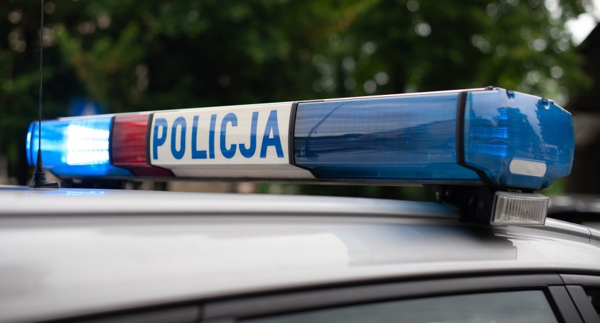 Nietrzeźwy mężczyzna wpadł do wody. Nie dawał oznak życia