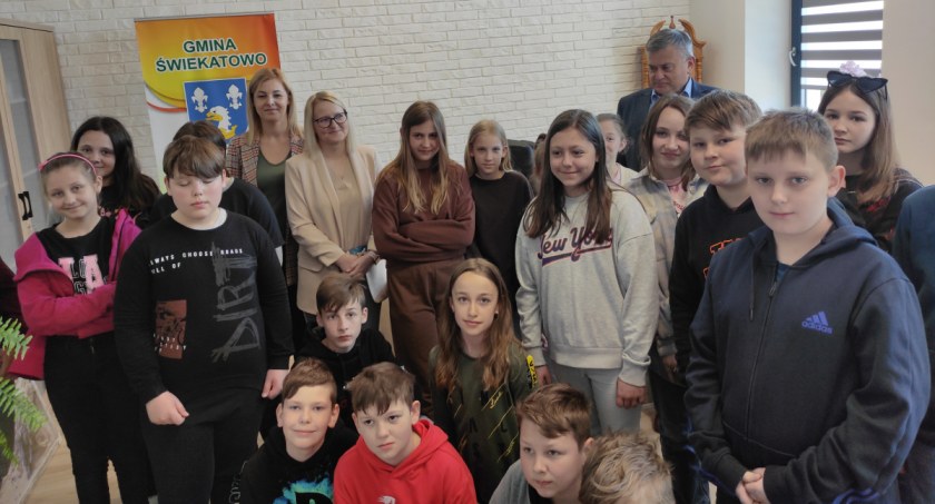 Z wizytą u wójta. Uczniowie zapoznali się z nową siedzibą urzędu
