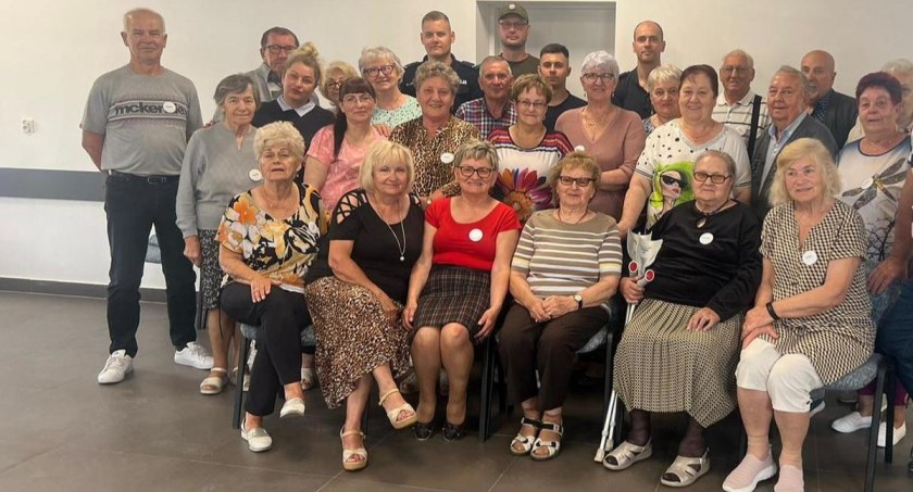 O bezpieczeństwie z seniorami. Klub Seniora w Michalu odwiedzili funkcjonariusze 