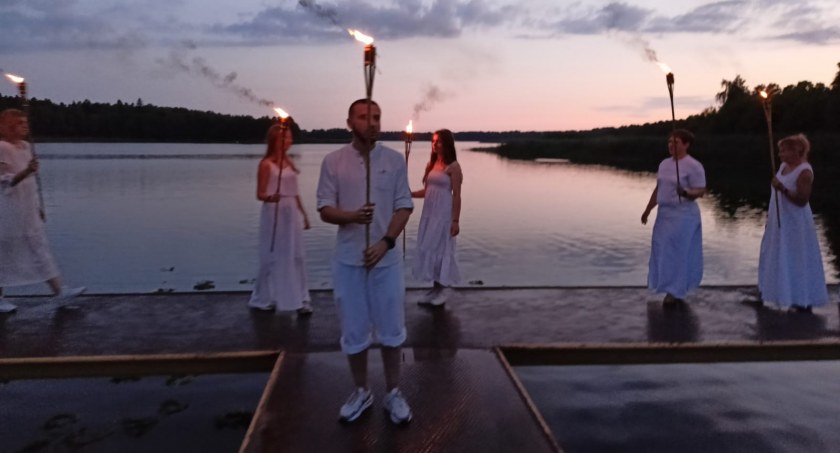 Wyjątkowy wieczór nad jeziorem Stelchno. Noc Świętojańska za nami [ZDJĘCIA]