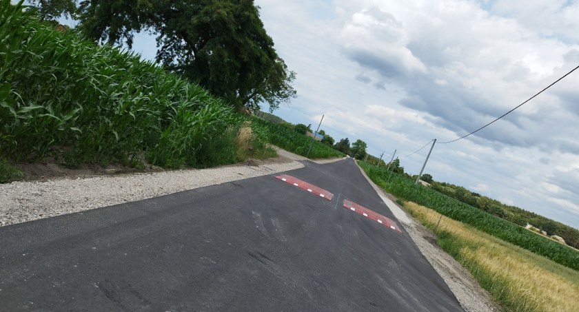 Nowe drogi w gminie Świekatowo. Trwają prace wykończeniowe