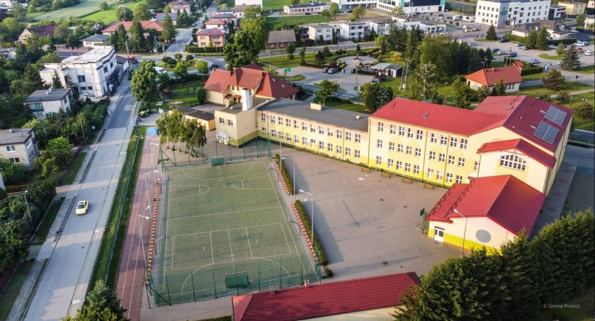 Boiska i place zabaw na terenie gm. Pruszcz. Jest apel burmistrza