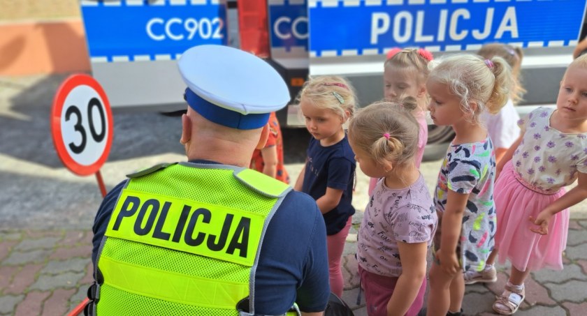 Policjanci z wizytą u najmłodszych mieszkańców Świecia. Był też Polfinek [ZDJĘCIA]