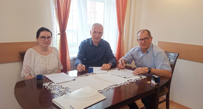 Gmina Osie inwestuje w ekologiczne oświetlenie. Podpisana została umowa