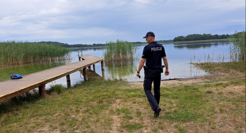 Policjanci jeżdżą po kąpieliskach. Apelują o rozwagę 